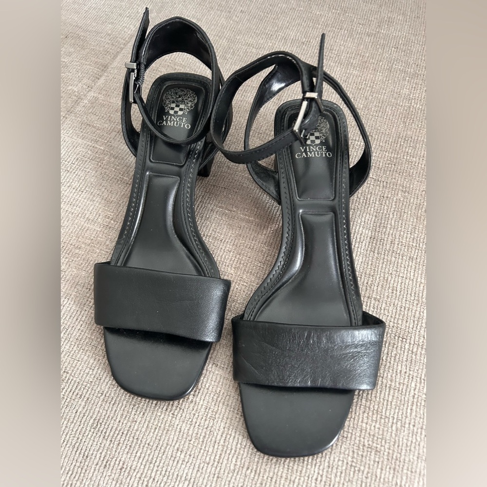 Vince Camuto size 8.5 black leather sandals